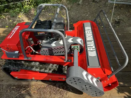 Schlegelmulcher, Raupenmulcher, Mähraupe, ferngesteuert AWY-1200S
