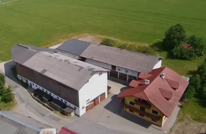 20 ha Landwirtschaftsbetrieb mit Bauernhaus und Laufstall