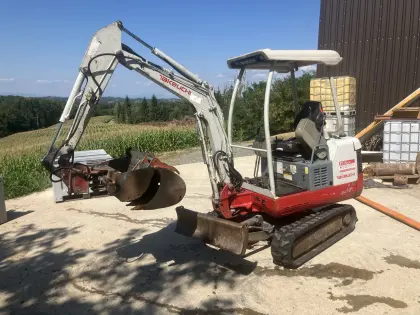 Takeuchi TB016