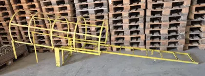 Aufstiegsleiter mit Schutzbügel
