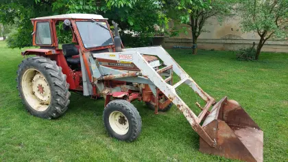 International IHC 574 mit Frontlader