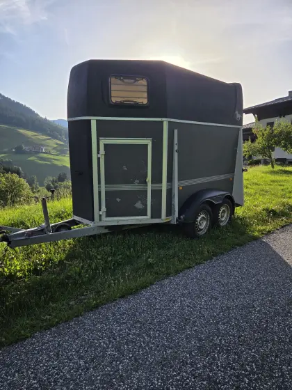 Verkaufe Humer Doppel-Pferdeanhänger