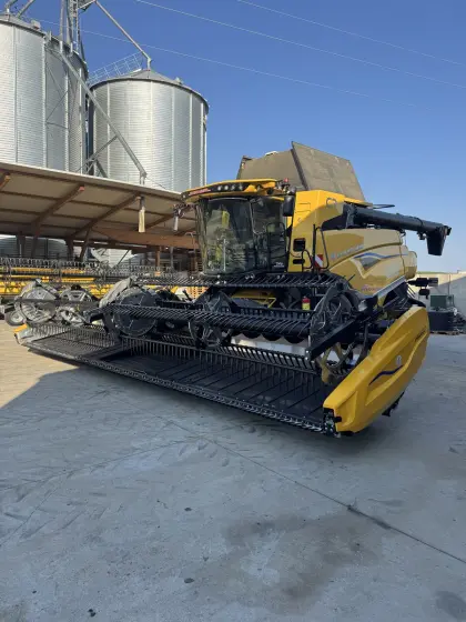 Lohndrusch New Holland CR 8.80