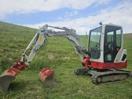 Takeuchi TB 225 Powertilt