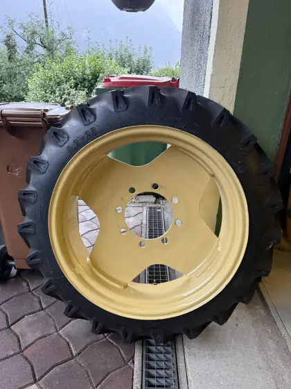 Reifen samt Felge für Steyr 15, neu