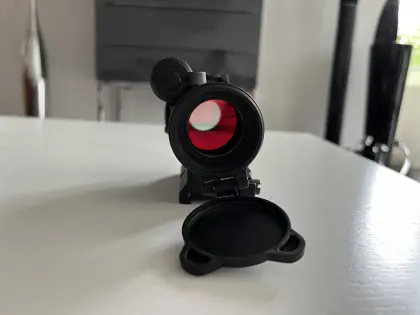 Aimpoint Comp M4 Rotpunktvisier mit Montage