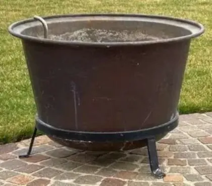 Kupferkessel mit Untergestell