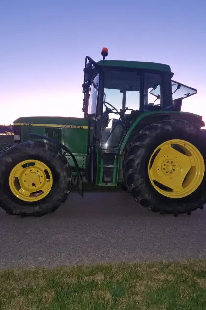 John Deere 6410