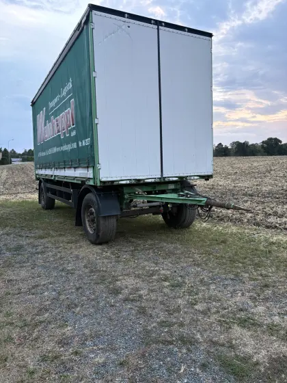 Schwarzmüller LKW-Planenanhänger