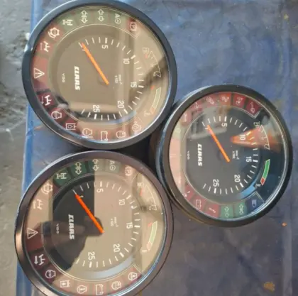 3 Claas Instrumentenständer