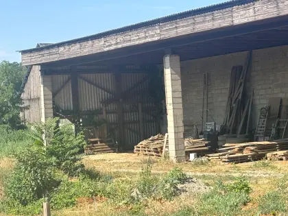 Einstellmöglichkeit mit ca. 160 m² zu vermieten