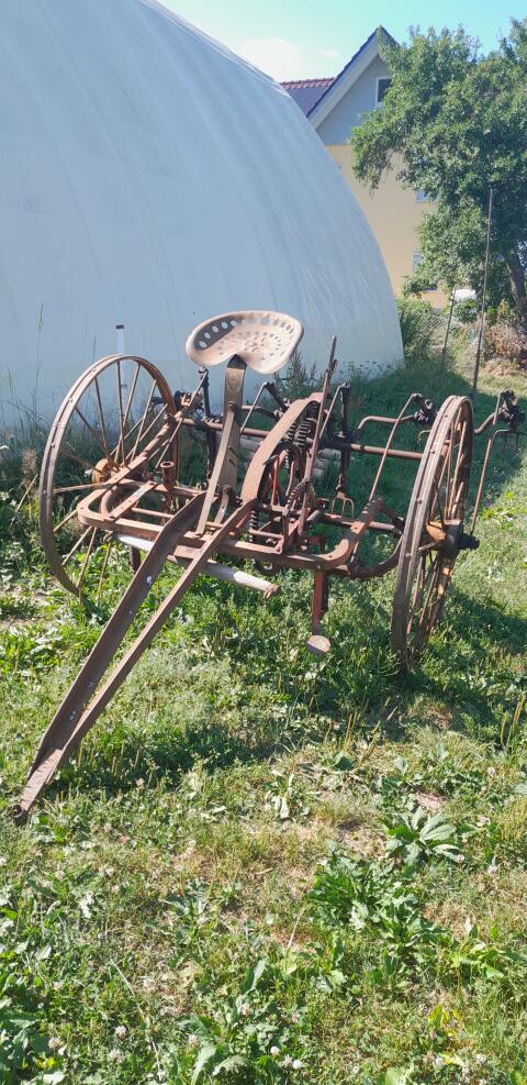 Historischer Gabelheuwender für antike Landwirtschaft, Deko