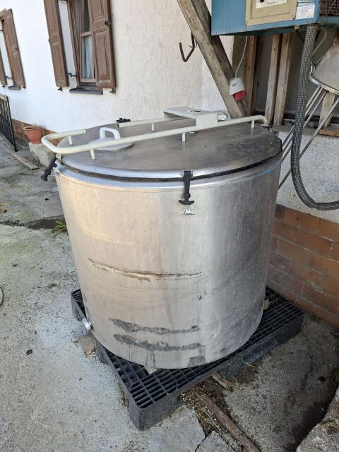 Milchtank mit Kühlung 670 l