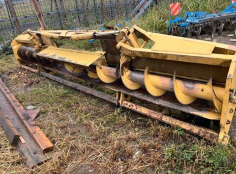 New Holland 8-reihiger Maisroder