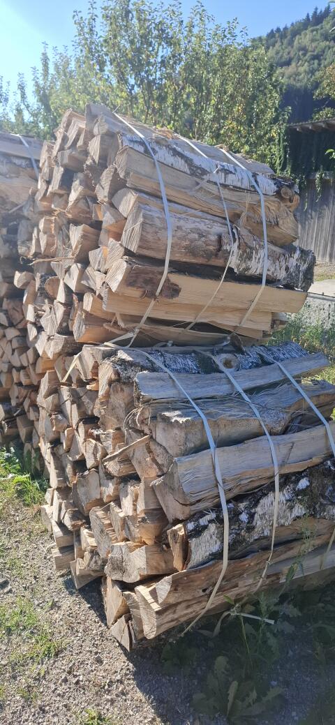 Trockenes Birkenholz