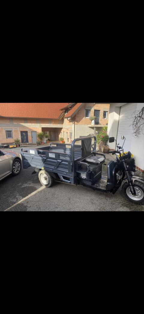 Lastendreirad Tuktuk