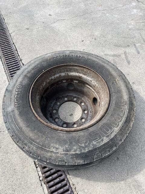 8 Stk. Anhängerreifen 235/75R 17.5