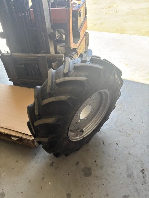 Reifen 320/70 R20