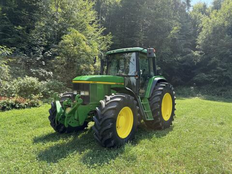 John Deere 6910