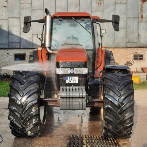 New Holland M160