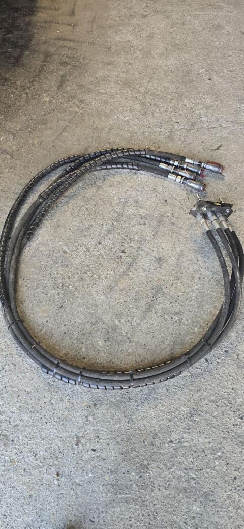 Faster 20 Schnellkuppler mit Hydraulikschläuchen