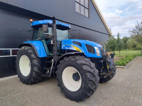 New Holland T7520