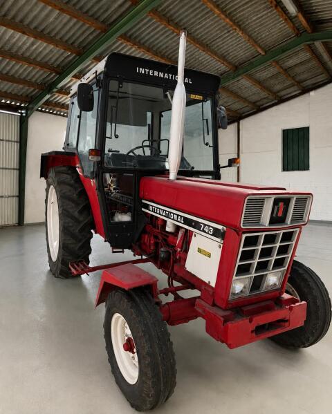 International Harvester 743