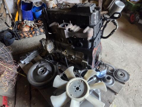 Motor Takeuchi TB 175