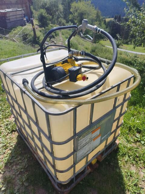 Dieseltank mit Pumpe