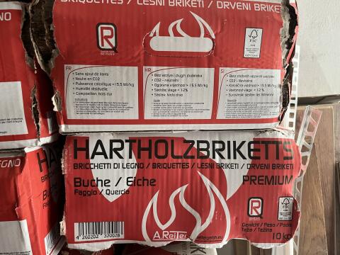 Hartholzbriketts