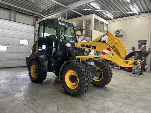 KOMATSU WA80M-8EO Radlader, Bj. 2023, 592 Bstd., inkl. PH Schaufel
