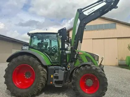 Fendt 724 Vario ProfiPlus Traktor S4
