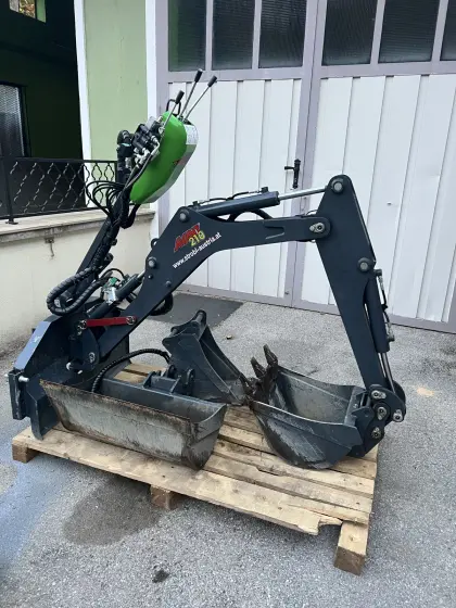 Anbaubagger 210 für Avant Hoflader