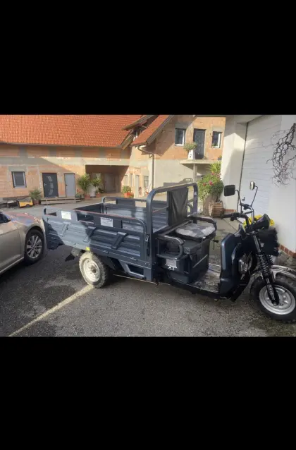 Lastendreirad Tuktuk