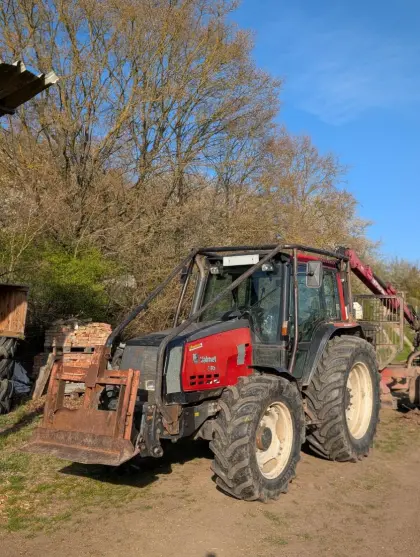 Valtra 6400 mit Patu Kranwagen-Kombi
