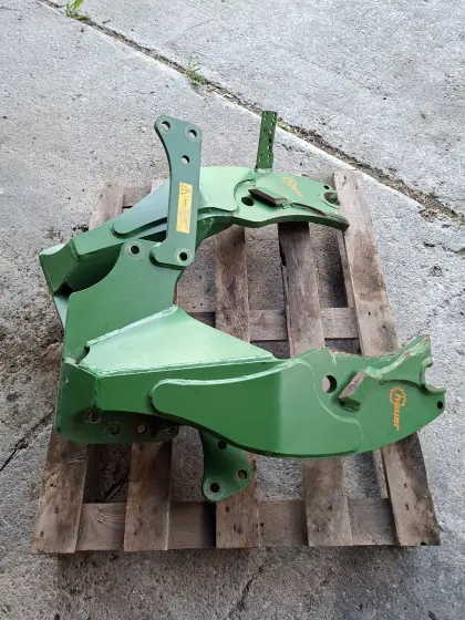 Hauer Frontladerkonsole zu John Deere 6320