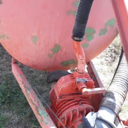 Güllefass Bauer 2.600 l, Kompressor Bauer B3, Anschl. HK108