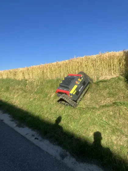 Mäharbeiten am Steilhang