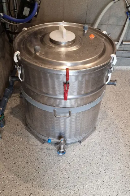 Milchtank 300 l mit Sperrhahn