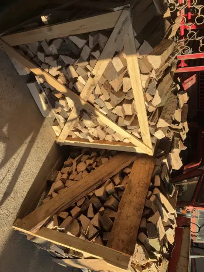 Verkaufe Buchenbrennholz, abgeschnitten in Holzkisten