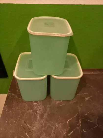3 Tupperware-Dosen