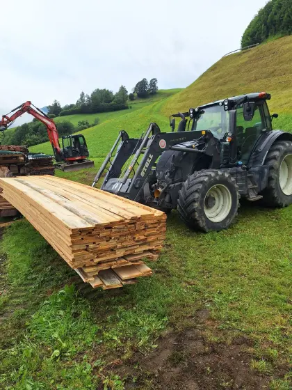 Traktor mit Hochdruckfass und Retarder Valtra N154 eD