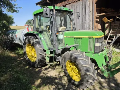John Deere 6210