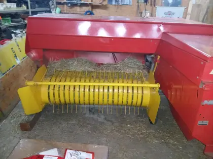 Heupresse New Holland 270