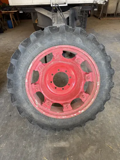 Pflegereifensatz 270/95R48 und 270/95R32