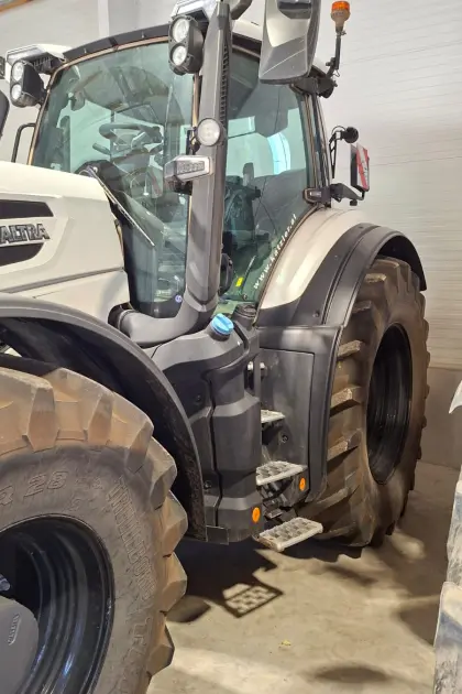 Verkaufe Valtra Q305