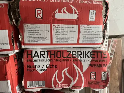 Hartholzbriketts