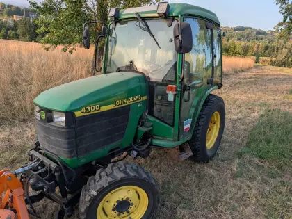 John Deere 4300 HST