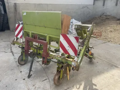 Hackgerät mit Düngerablage