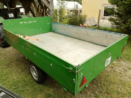 Einachs-Traktoranhänger mit Aluminiumpritsche